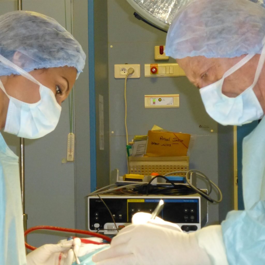 salle operation chirurge esthétique paris